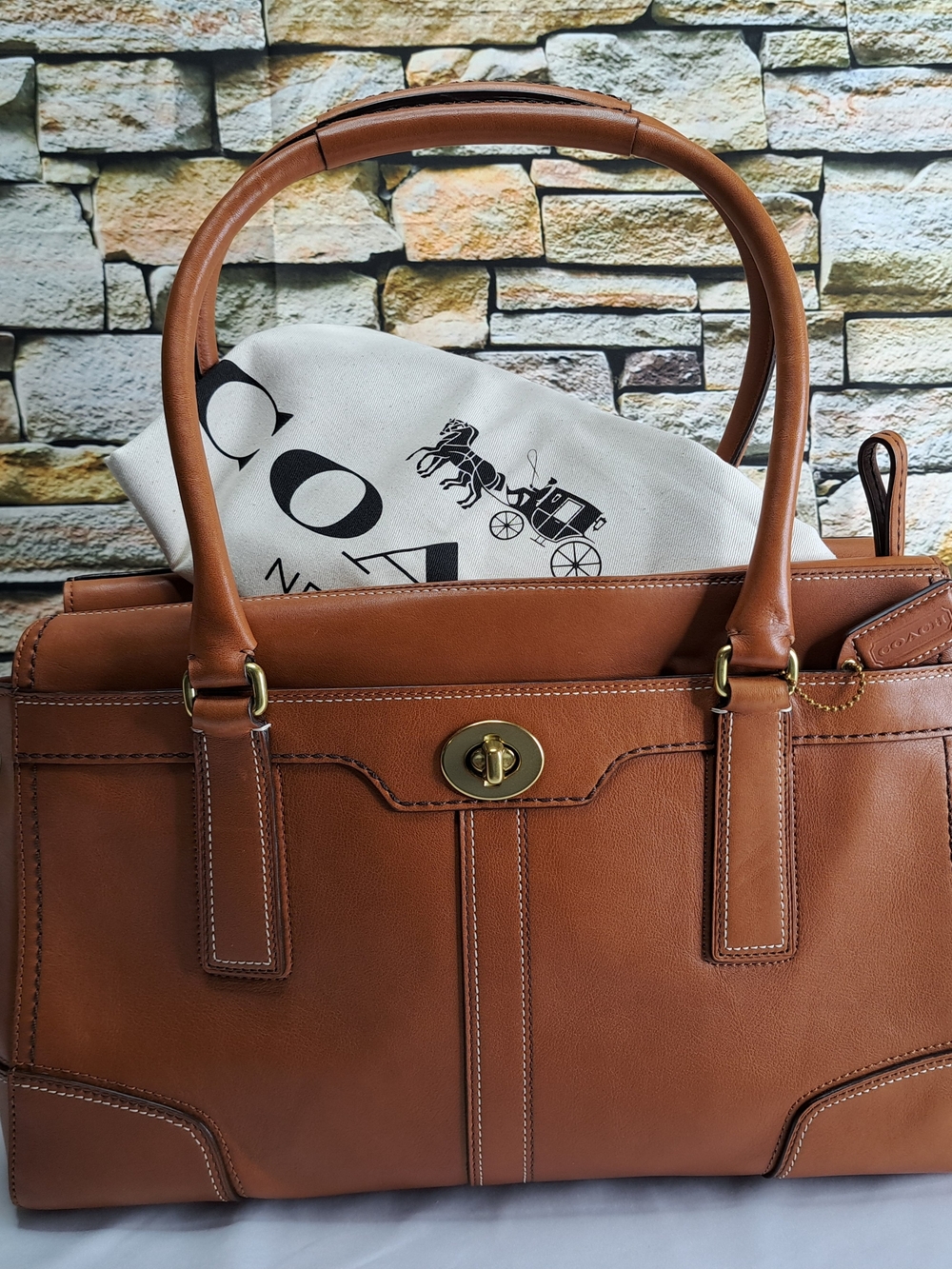 COACH 'HAMPTONS' CARRYALL TURNLOCK SATCHEL GLOVE-TANNED LEATHER, w/DUST BAG - Picture 11 of 16